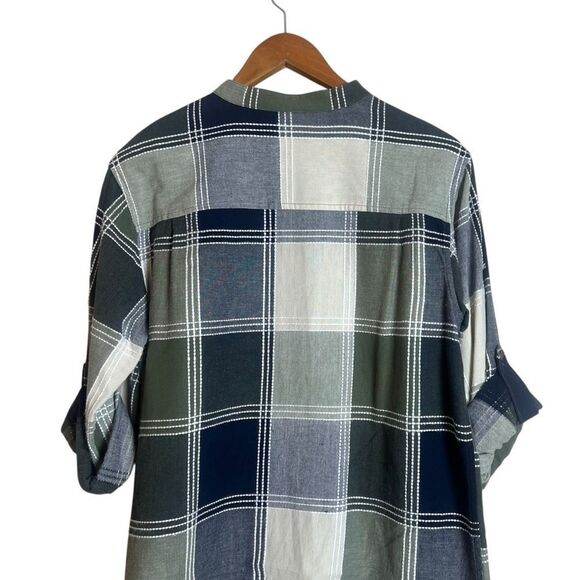 Traditional country collection button down shirt. Size medium - Picture 5 of 6